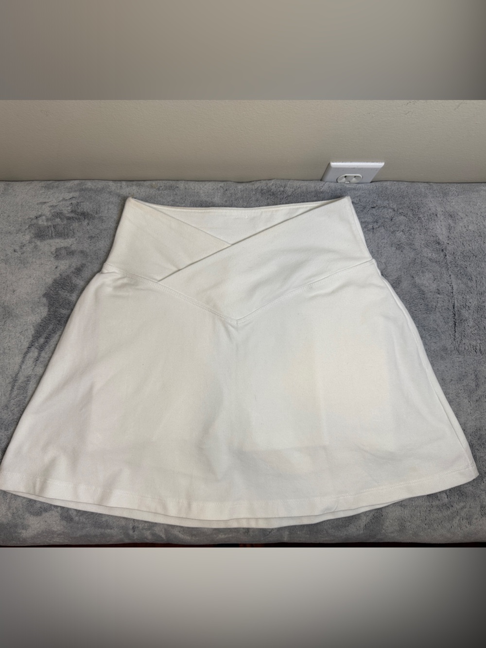 PINK Victoria's Secret White High Waist V Crossover Athletic Skort - Size XS